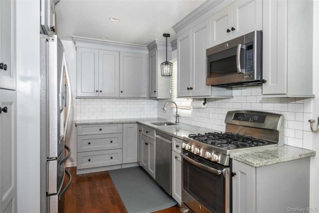 7 Ronalds Avenue, New Rochelle, NY 10801 - Photo 2 of 16