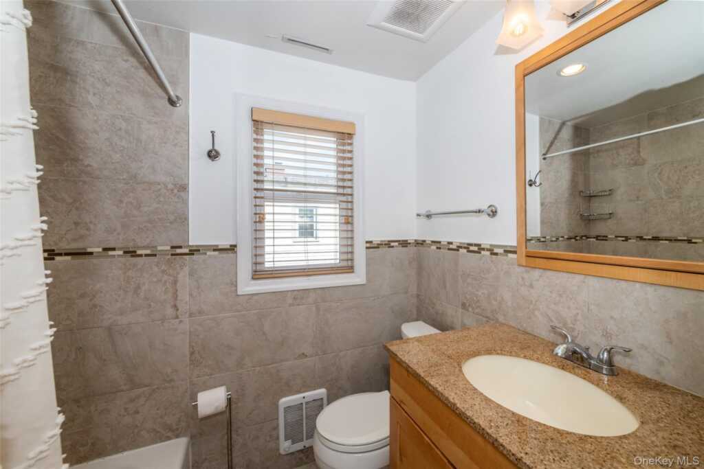 7 Ronalds Avenue, New Rochelle, NY 10801 - Photo 6 of 16