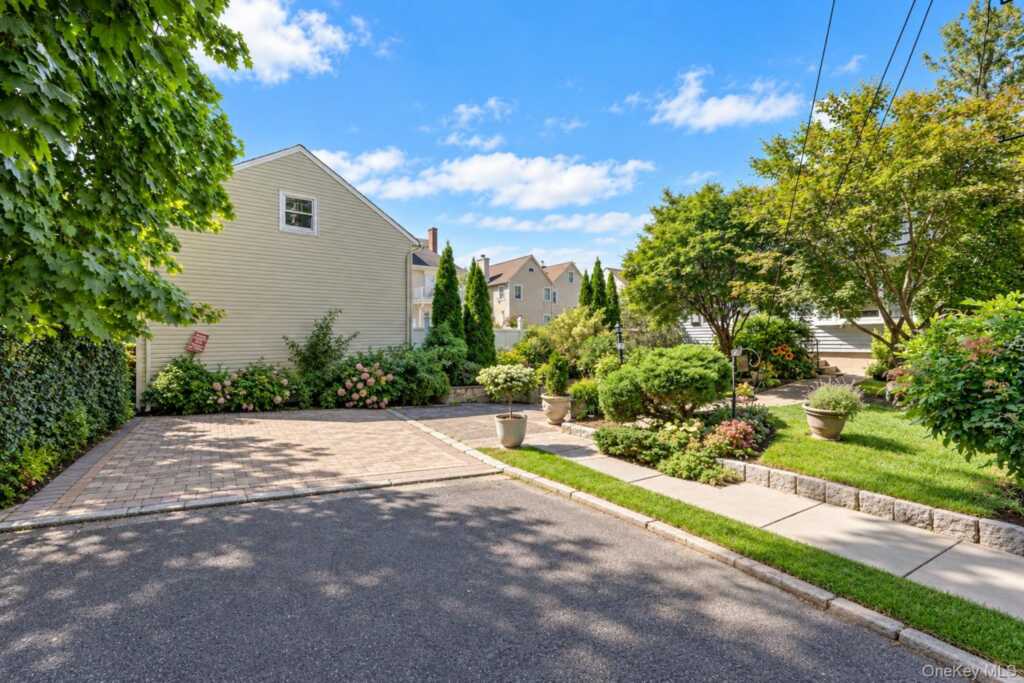 39 Saint Joseph Street, New Rochelle, NY 10805 - Photo 25 of 28