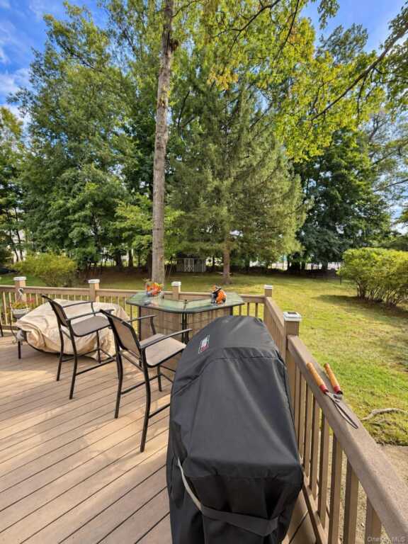 330 Holt Drive, Pearl River, NY 10965 - Photo 5 of 20