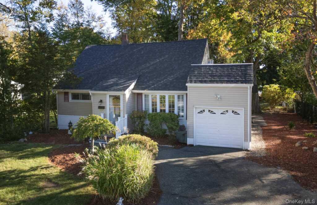 330 Holt Drive, Pearl River, NY 10965 - Photo 9 of 20