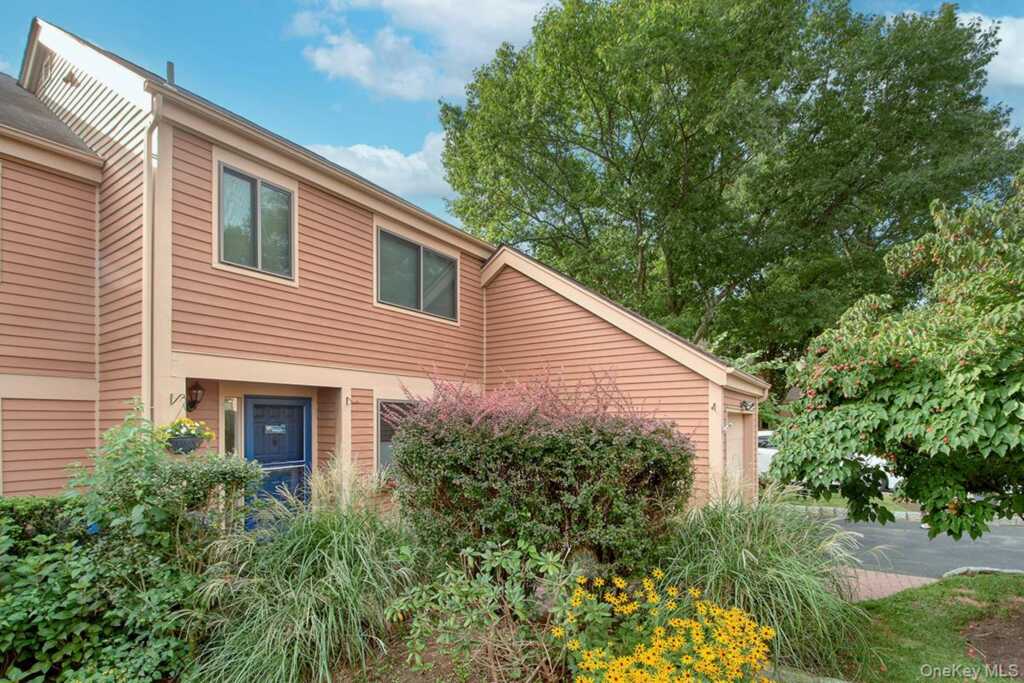 246 Treetop Crescent, Rye, NY 10573 - Photo 2 of 24