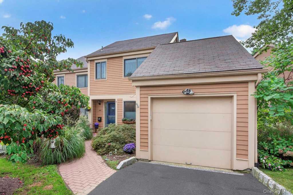 246 Treetop Crescent, Rye, NY 10573 - Photo 3 of 24