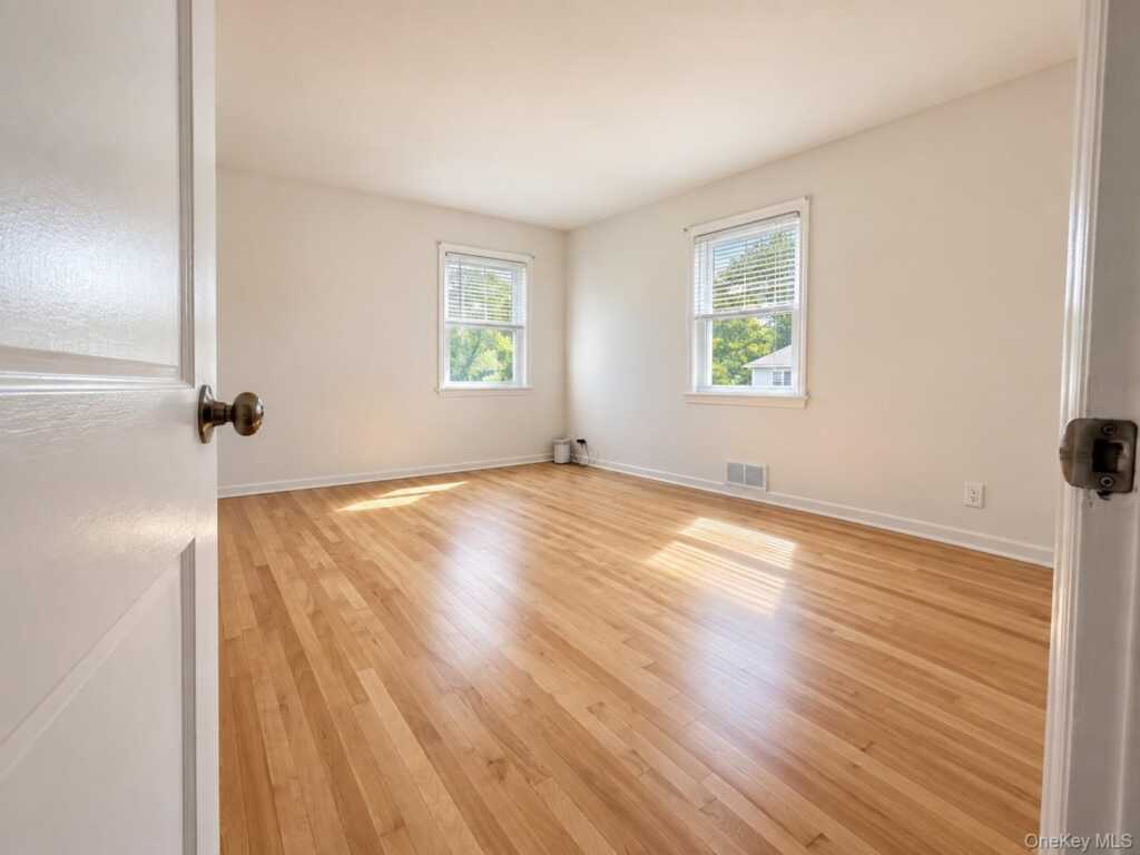 60 Topland Road, White Plains, NY 10605 - Photo 11 of 24