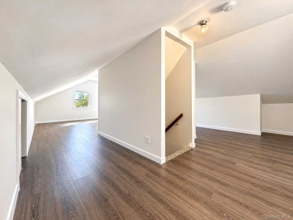 60 Topland Road, White Plains, NY 10605 - Photo 15 of 24