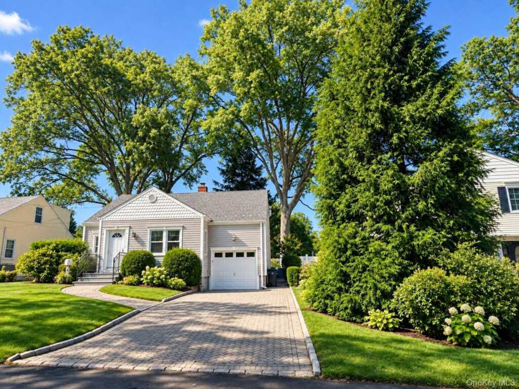 60 Topland Road, White Plains, NY 10605 - Photo 3 of 24