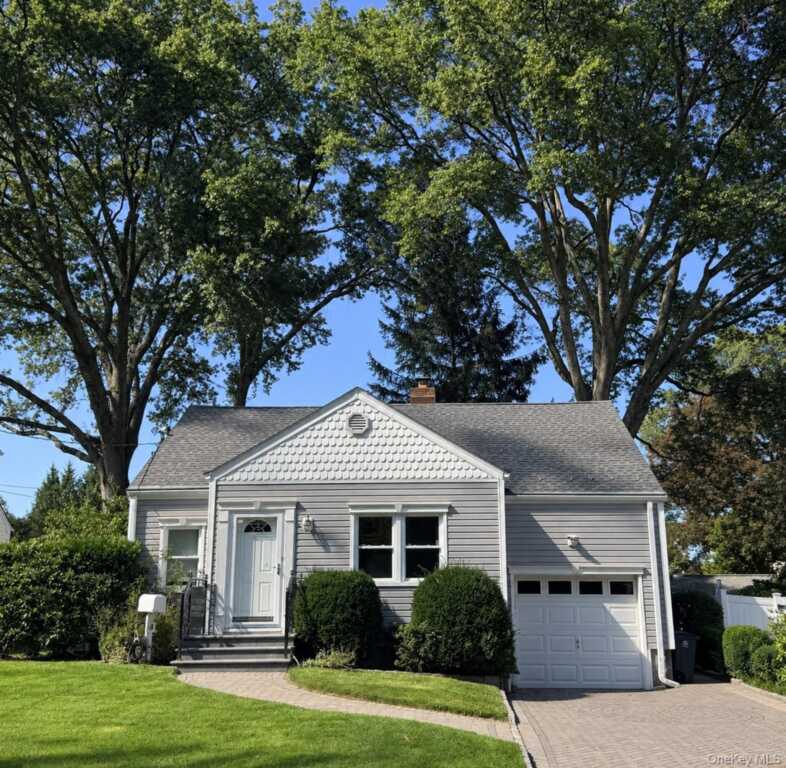 60 Topland Road, White Plains, NY 10605 - Photo 4 of 24