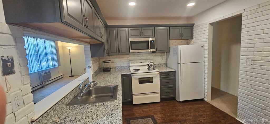 711 Sierra Vista Lane, Unit #711, Valley Cottage, NY 10989 - Photo 8 of 15