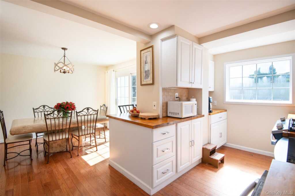 38 Emmett Terrace, New Rochelle, NY 10805 - Photo 12 of 35