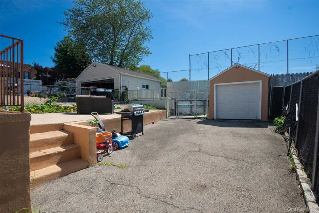 38 Emmett Terrace, New Rochelle, NY 10805 - Photo 34 of 35