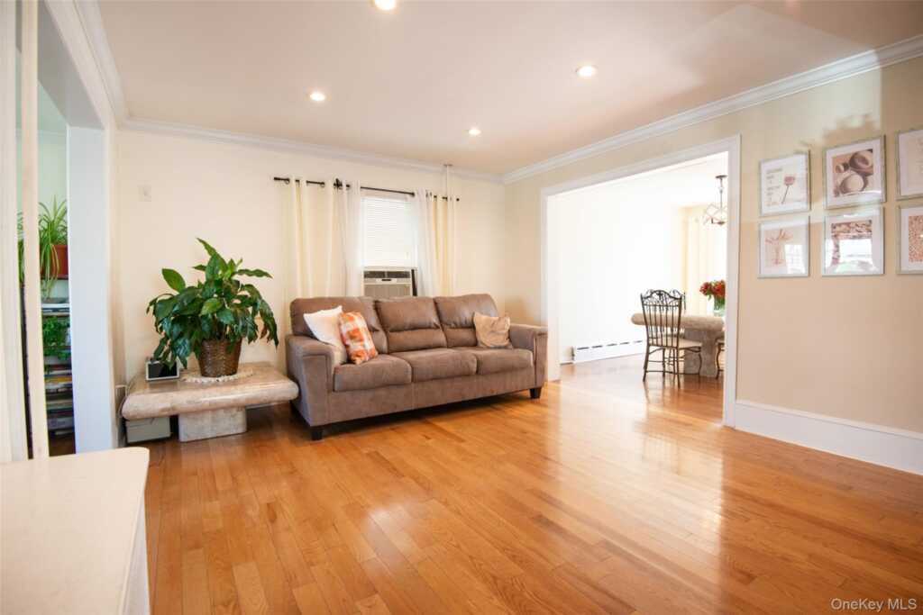 38 Emmett Terrace, New Rochelle, NY 10805 - Photo 8 of 35