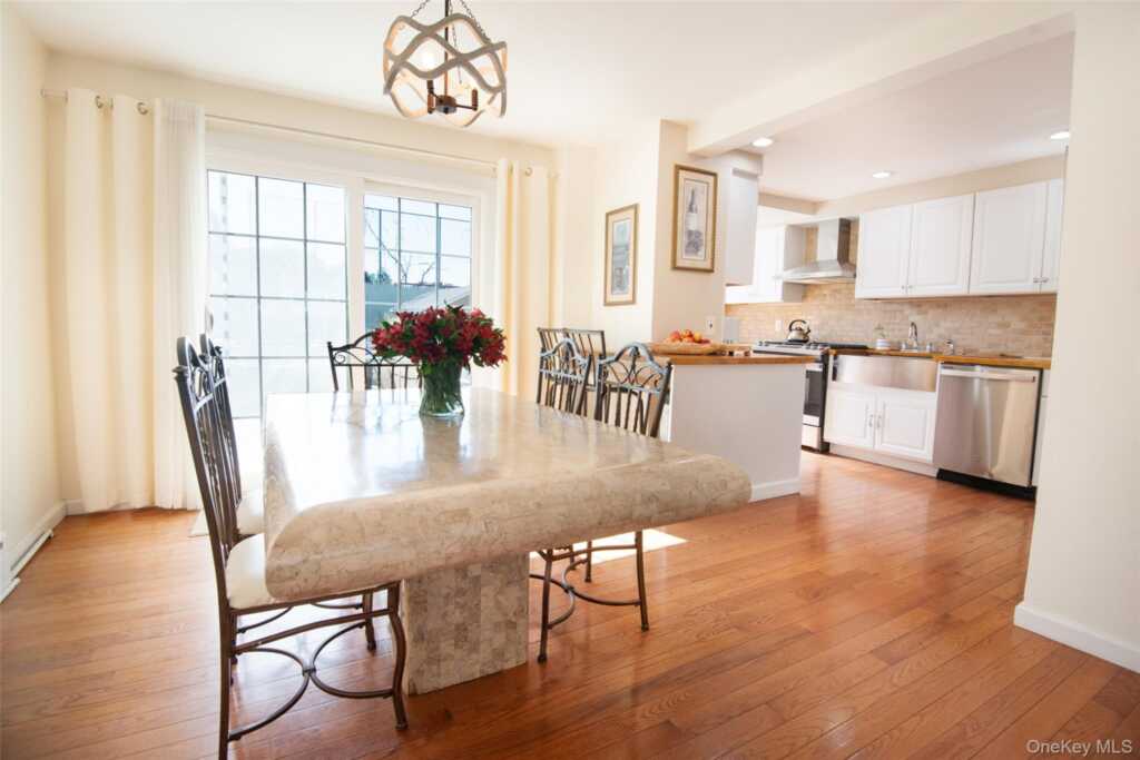38 Emmett Terrace, New Rochelle, NY 10805 - Photo 9 of 35