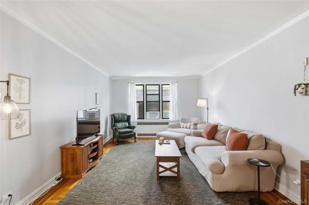 210 Martine Avenue, Unit #5L, White Plains, NY 10601 - Photo 4 of 13