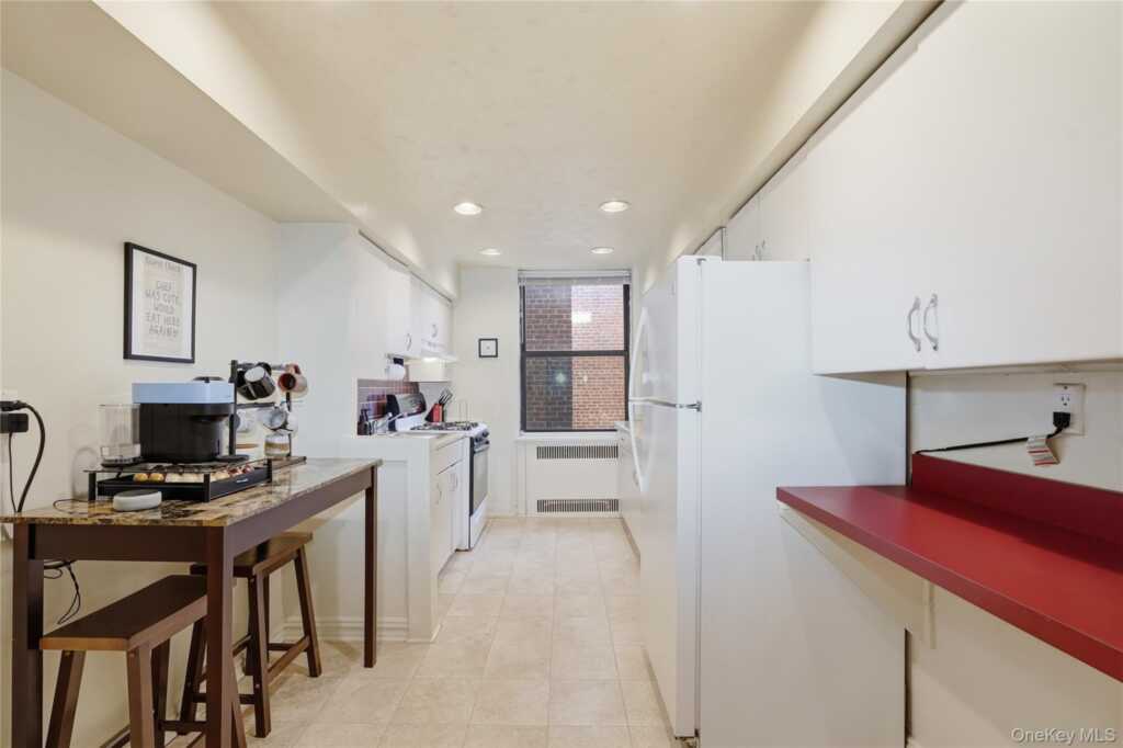 210 Martine Avenue, Unit #5L, White Plains, NY 10601 - Photo 6 of 13