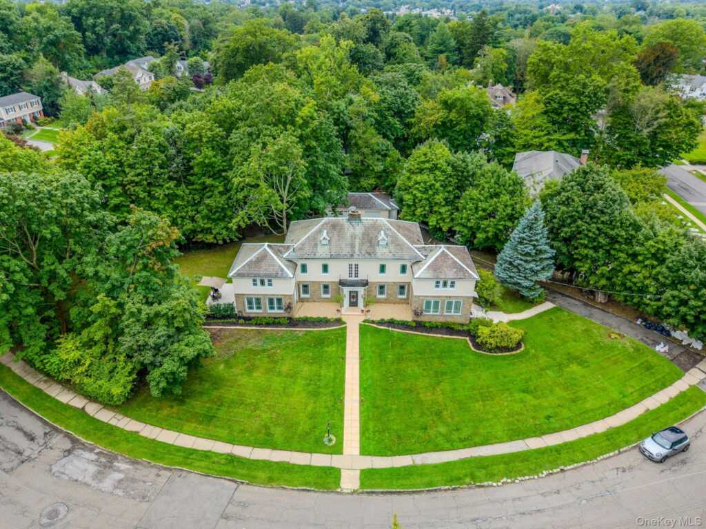 50 Forest Circle, New Rochelle, NY 10804 - Photo 2 of 41