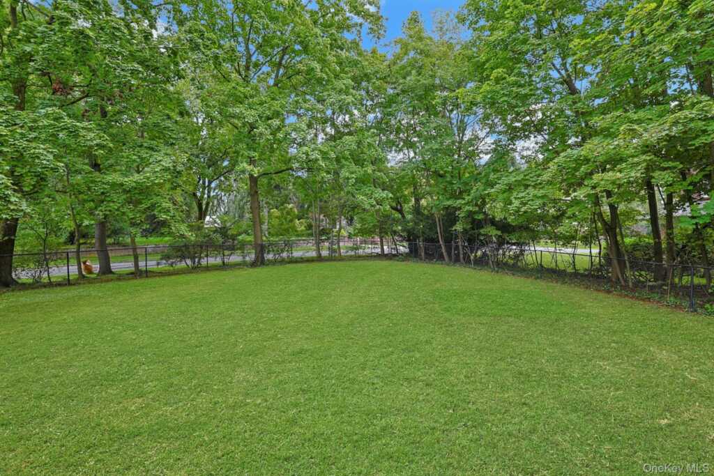 50 Forest Circle, New Rochelle, NY 10804 - Photo 26 of 41