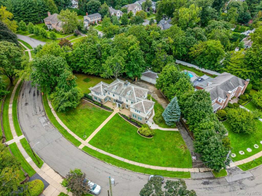 50 Forest Circle, New Rochelle, NY 10804 - Photo 32 of 41