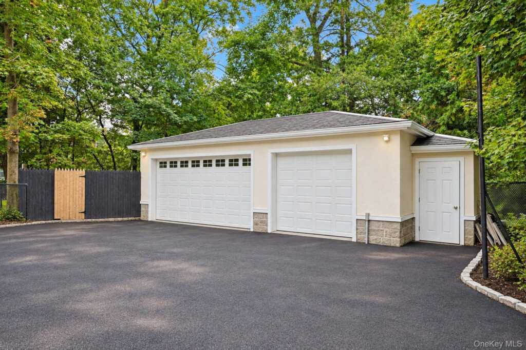 50 Forest Circle, New Rochelle, NY 10804 - Photo 33 of 41