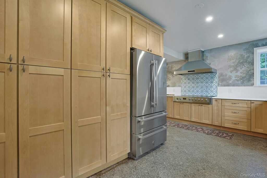 50 Forest Circle, New Rochelle, NY 10804 - Photo 6 of 41