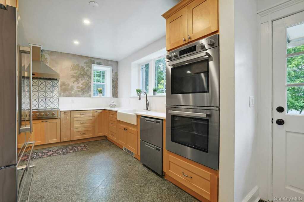 50 Forest Circle, New Rochelle, NY 10804 - Photo 7 of 41