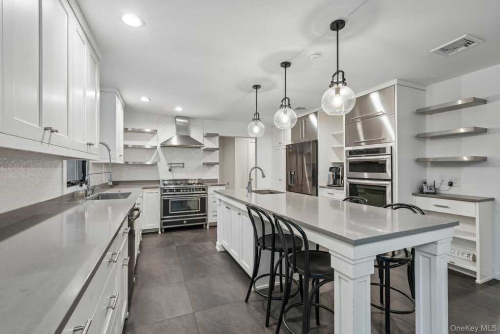 3 Zeck Court, Suffern, NY 10901 - Photo 5 of 50