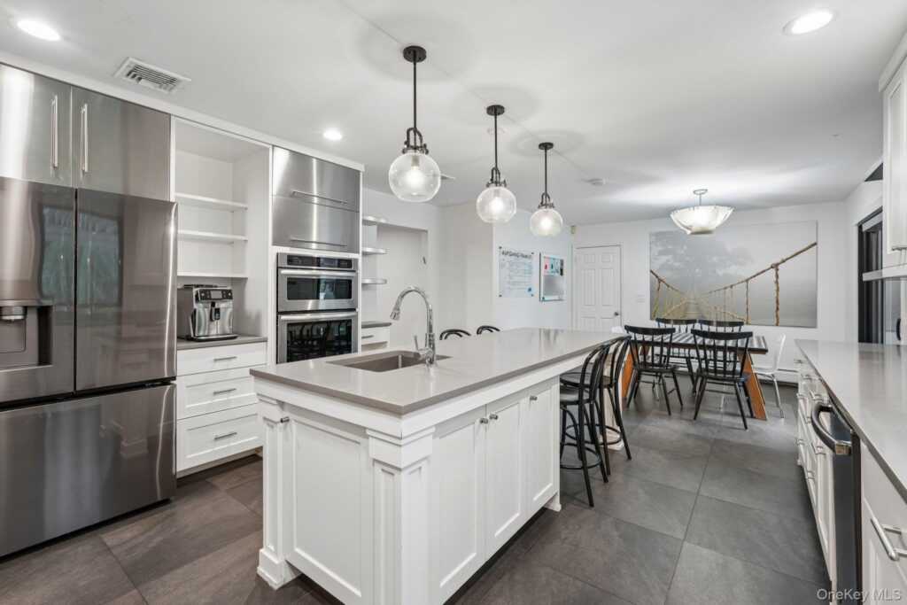 3 Zeck Court, Suffern, NY 10901 - Photo 6 of 50