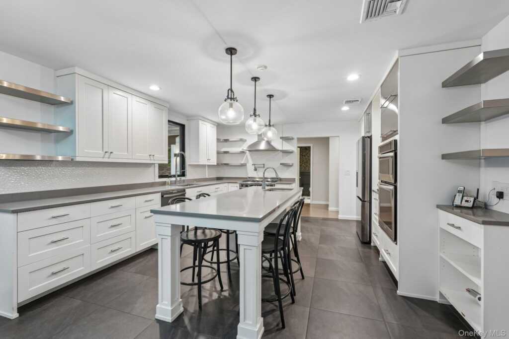 3 Zeck Court, Suffern, NY 10901 - Photo 7 of 50