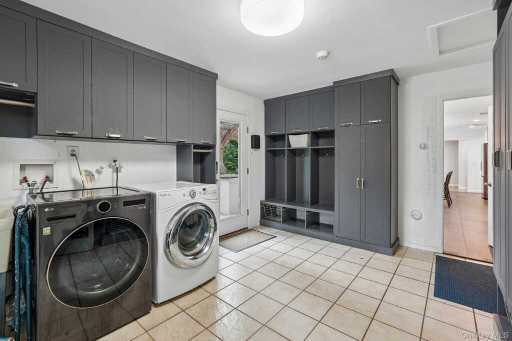 3 Zeck Court, Suffern, NY 10901 - Photo 8 of 50