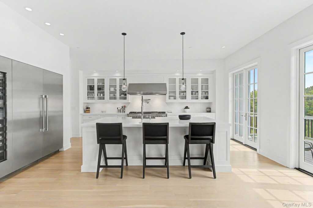 8 Jasmine Lane, Rye, NY 10573 - Photo 10 of 50