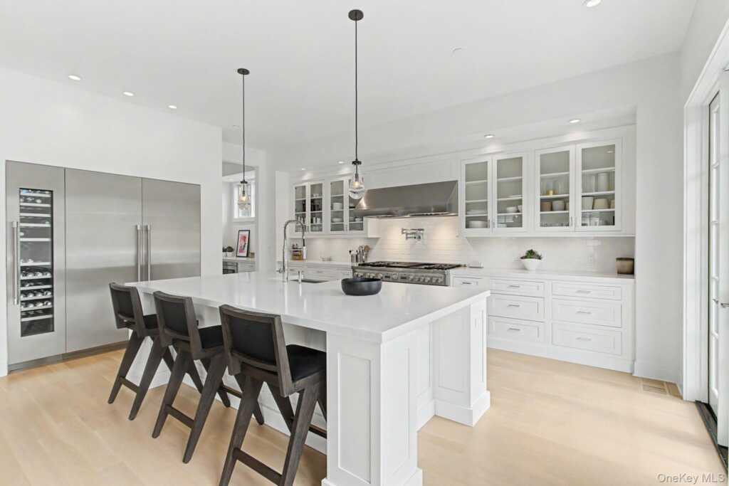 8 Jasmine Lane, Rye, NY 10573 - Photo 11 of 50