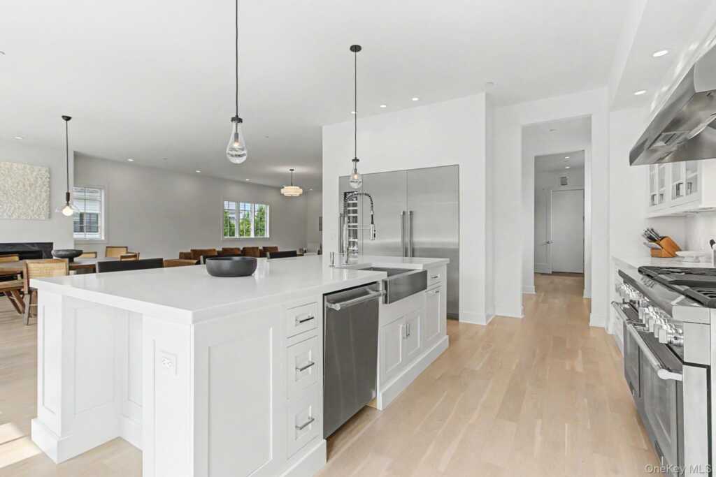 8 Jasmine Lane, Rye, NY 10573 - Photo 12 of 50