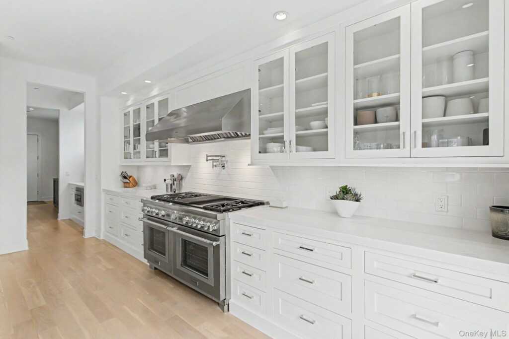8 Jasmine Lane, Rye, NY 10573 - Photo 13 of 50