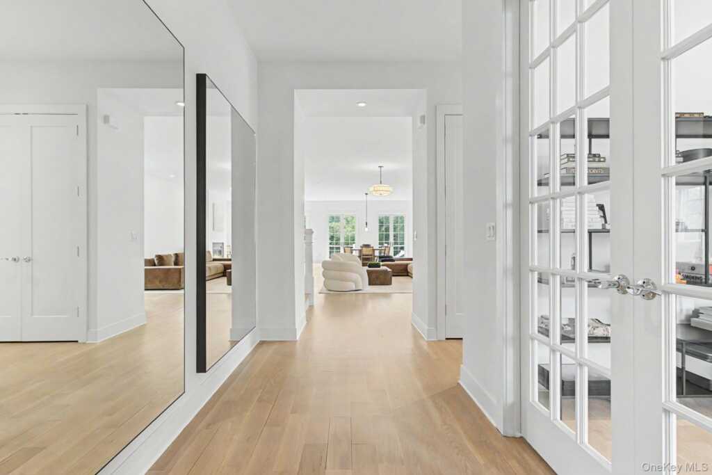 8 Jasmine Lane, Rye, NY 10573 - Photo 2 of 50