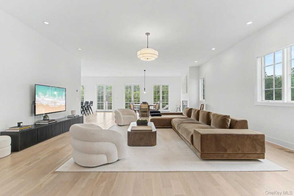 8 Jasmine Lane, Rye, NY 10573 - Photo 3 of 50
