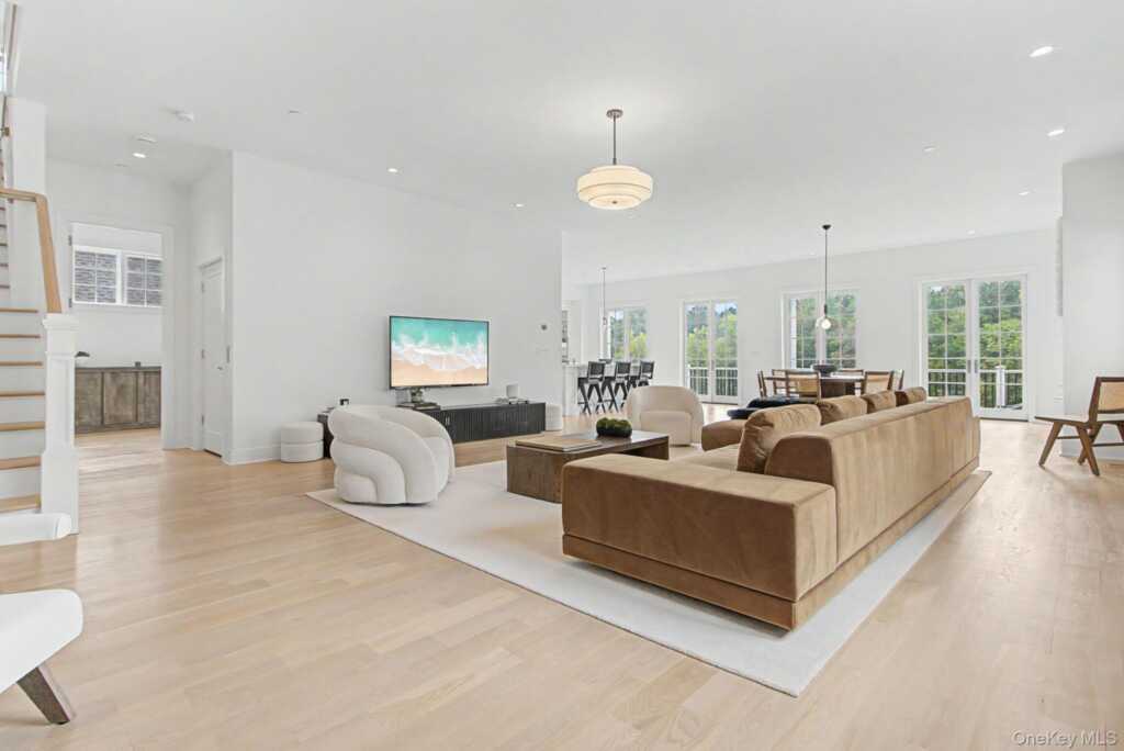 8 Jasmine Lane, Rye, NY 10573 - Photo 4 of 50