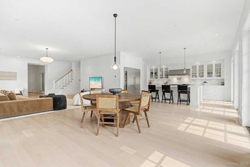 8 Jasmine Lane, Rye, NY 10573 - Photo 9 of 50