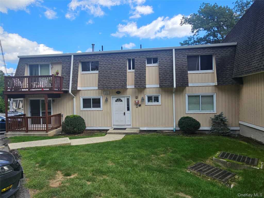 18 Pavilion Ridge Way, Unit #1, Suffern, NY 10901