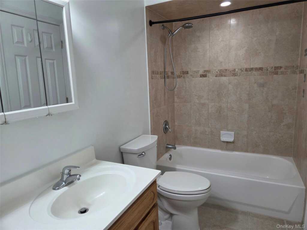 18 Pavilion Ridge Way, Unit #1, Suffern, NY 10901 - Photo 7 of 12