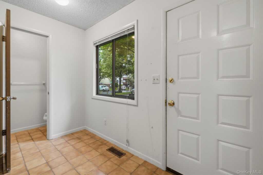 6 Ryan Court, Nanuet, NY 10954 - Photo 6 of 46