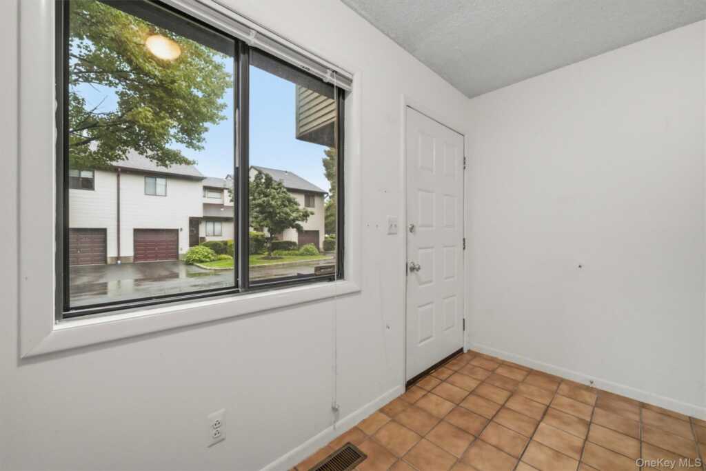6 Ryan Court, Nanuet, NY 10954 - Photo 7 of 46