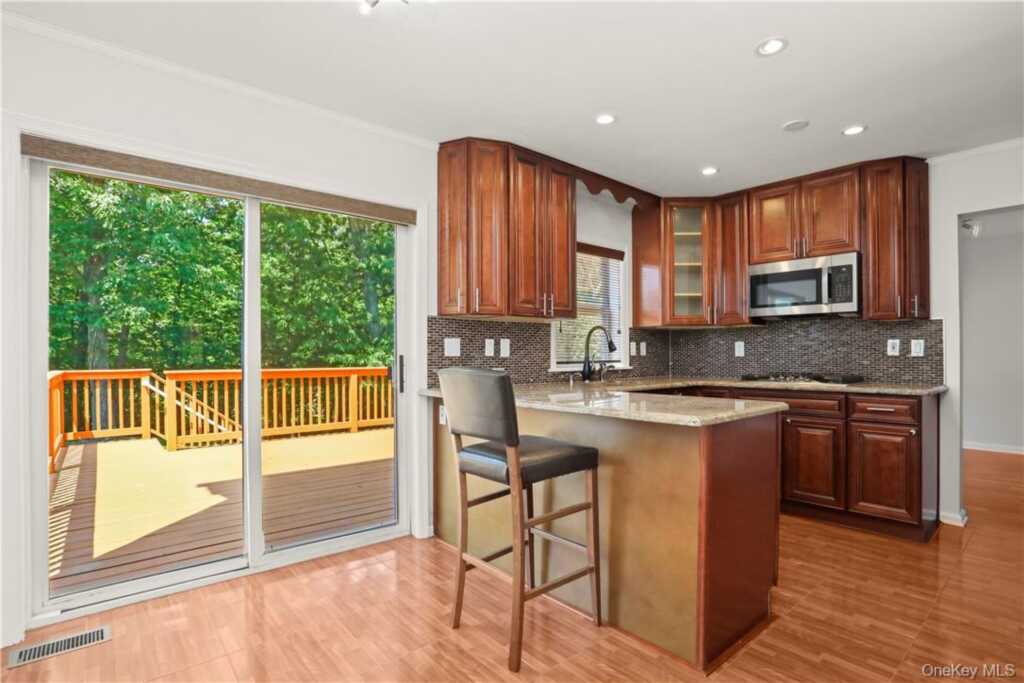 64 Greenvale Circle, White Plains, NY 10607 - Photo 10 of 27