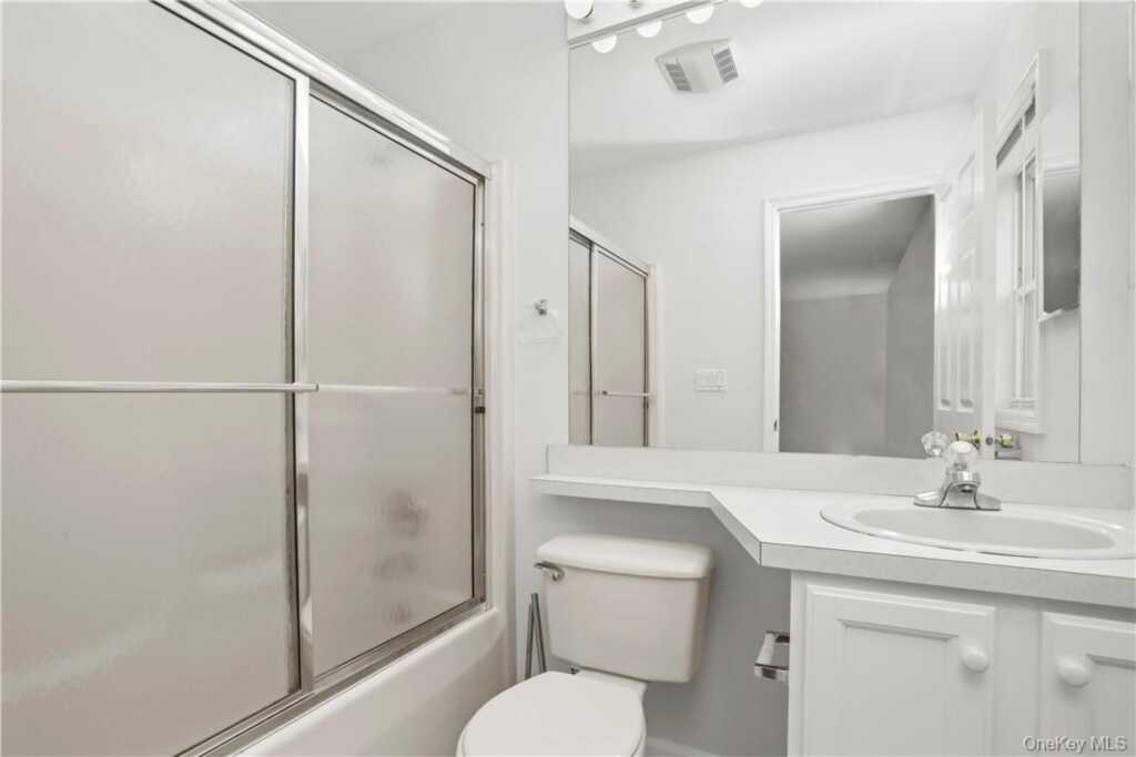 64 Greenvale Circle, White Plains, NY 10607 - Photo 16 of 27