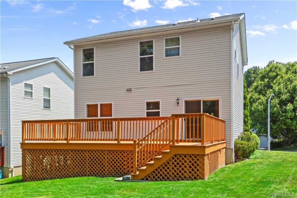 64 Greenvale Circle, White Plains, NY 10607 - Photo 23 of 27