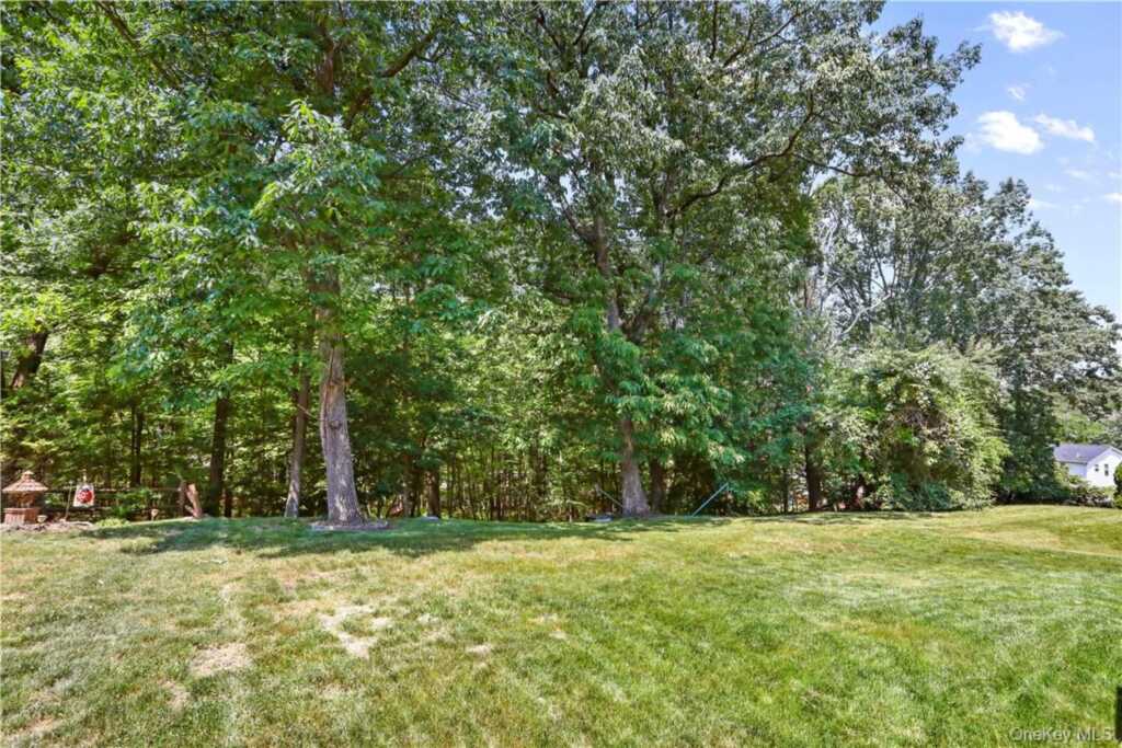64 Greenvale Circle, White Plains, NY 10607 - Photo 24 of 27