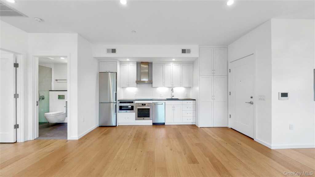 16 Main, Unit #5A, Rye, NY 10573 - Photo 2 of 10