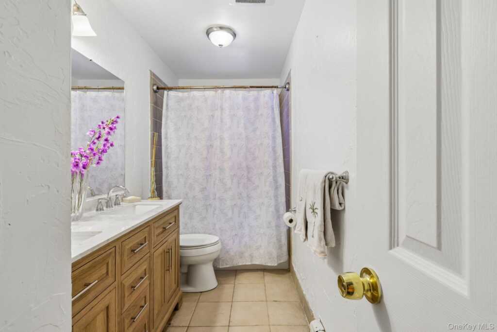 82 Branchville Road, Valley Cottage, NY 10989 - Photo 17 of 37