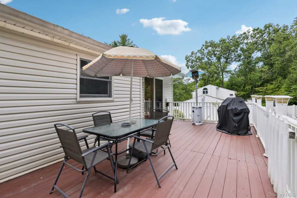 82 Branchville Road, Valley Cottage, NY 10989 - Photo 29 of 37