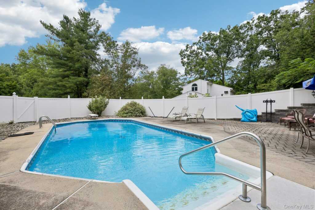 82 Branchville Road, Valley Cottage, NY 10989 - Photo 30 of 37