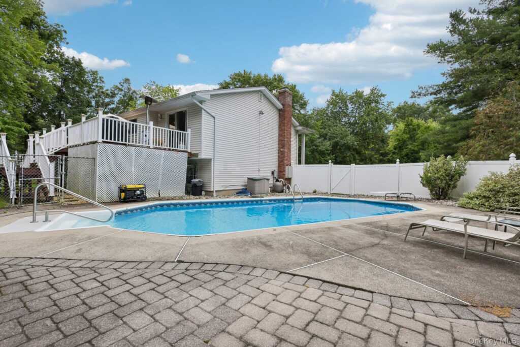 82 Branchville Road, Valley Cottage, NY 10989 - Photo 31 of 37