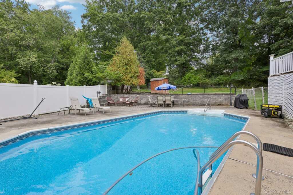 82 Branchville Road, Valley Cottage, NY 10989 - Photo 32 of 37